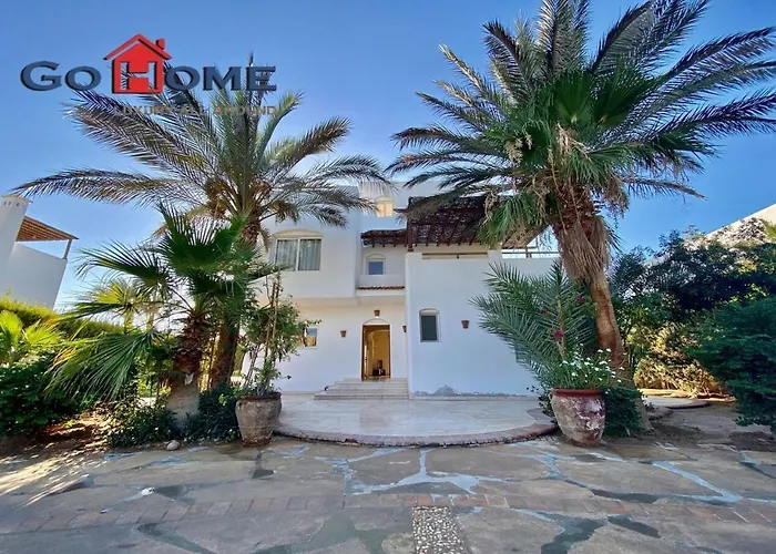 Stylish 4br V15 With A Private Heated Pool At White Villa