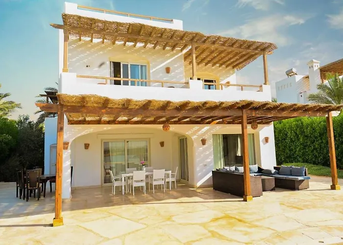 Stylish 4br V15 With A Private Heated Pool At White Villa *