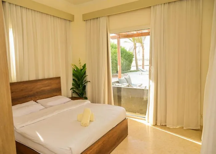 Stylish 4br V15 With A Private Heated Pool At White