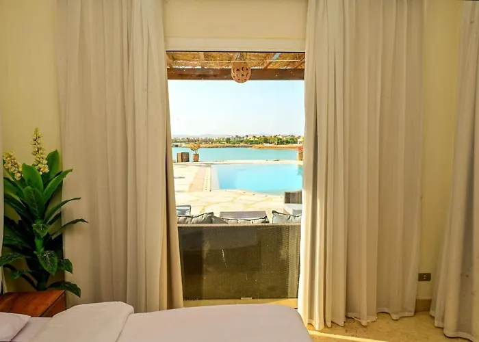 Villa Stylish 4br V15 With A Private Heated Pool At White